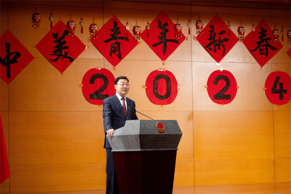 股票亏钱 有中国留学生入境美国，却被带进“小黑屋”，接受长达8小时盘问！中国驻美大使：停止无理盘查！