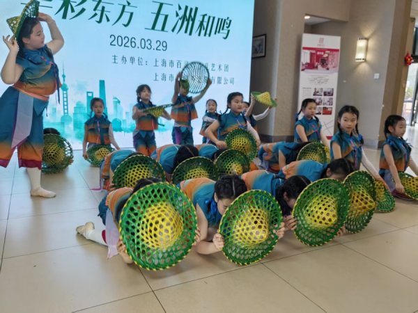 文艺温情暖人心，上海“百灵鸟”献唱养老院