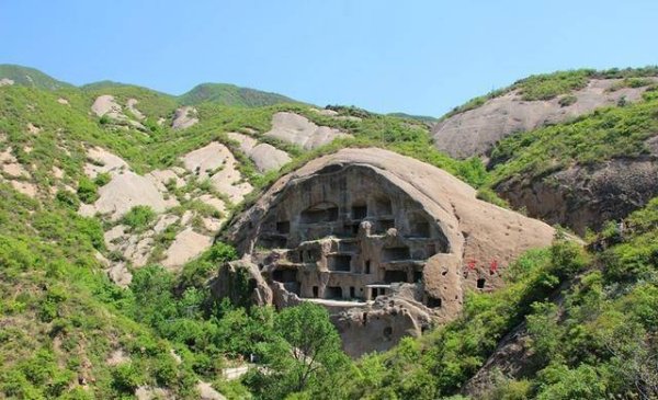 中国最神秘两处国保老宅：没有一片砖瓦和泥土，在绝壁上凿岩为家