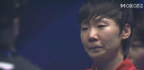 王曼昱赢球后立马和孙颖莎拥抱 女乒七连冠夺冠