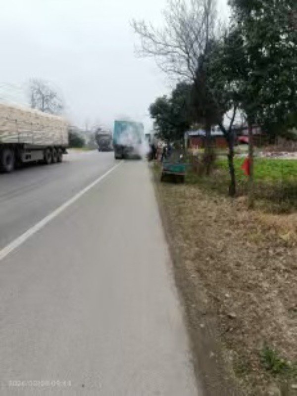 路遇货车突发起火, 蒙城公交司机挺身而出
